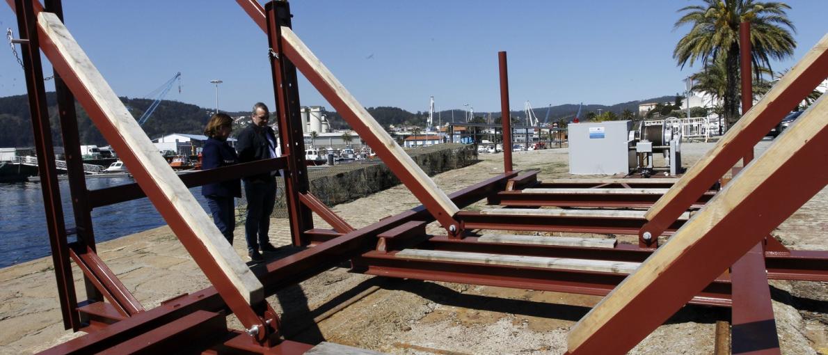 A confraría de Ferrol benefíciase desde hoxe do novo carro varadoiro para o mantemento e reparación de embarcacións