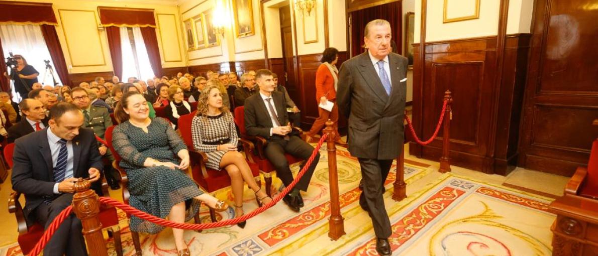 A delegada territorial da Xunta asiste no concello de Ferrol á conferencia de Francisco Vázquez con motivo do XVL aniversario da Constitución Española