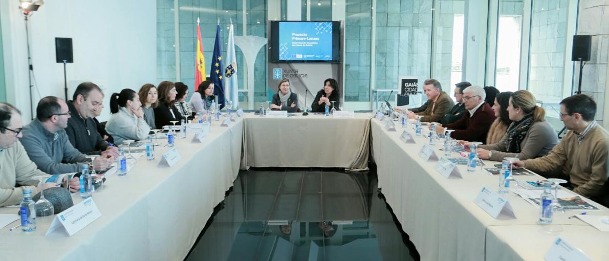 La conselleira del Mar y la directora de la Agencia para la Modernización Tecnológica de Galicia mantuvieron esta semana una reunión de trabajo con el patrones mayores y responsables de las cofradías que participan en la primera fase de la iniciativa