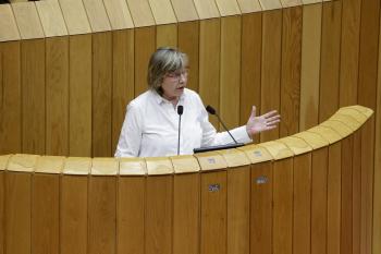 La Conselleira do Mar Rosa Quintana en el parlamento