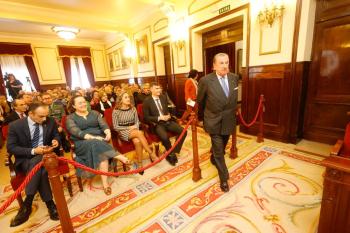 La delegada territorial de la Xunta asiste en el ayuntamiento de Ferrol a la conferencia de Francisco Vázquez con motivo del XVL aniversario de la Constitución Española